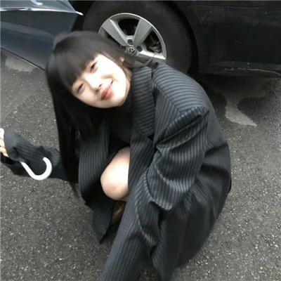 院子里的女人